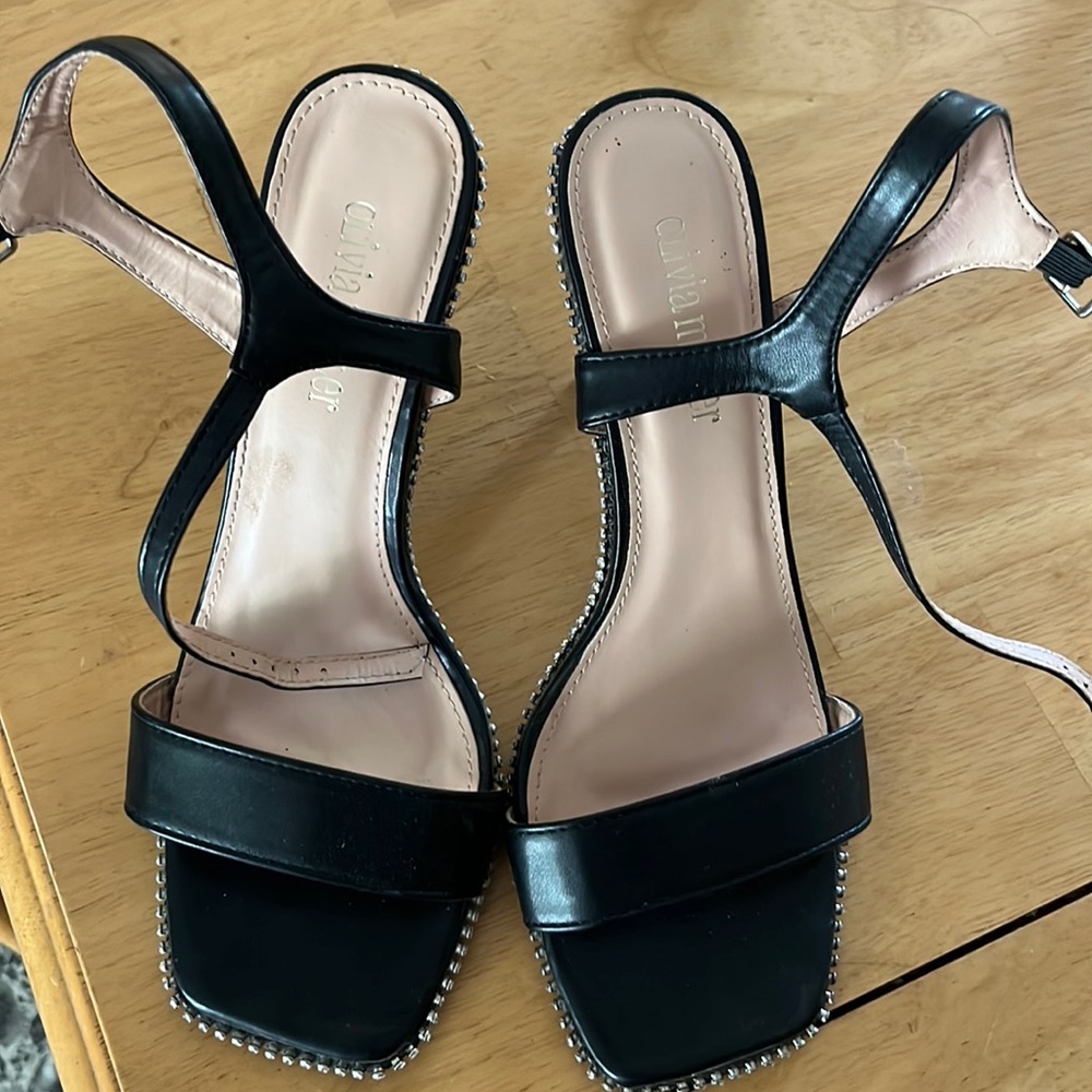 I am selling the shoes because I don’t need them anymore